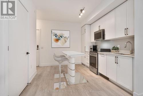 230 - 2450 Old Bronte Road, Oakville, ON - Indoor Photo Showing Kitchen