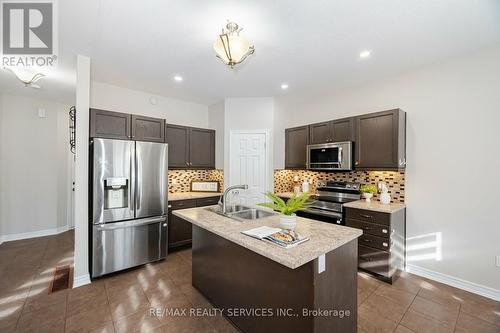 54 Wardlaw Avenue, Orangeville, ON - Indoor Photo Showing Kitchen With Double Sink With Upgraded Kitchen