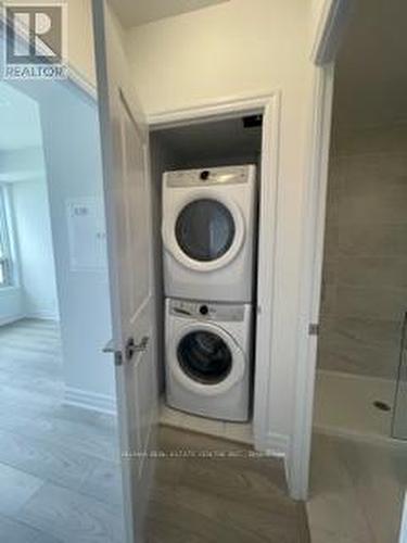 3501 - 36 Elm Drive W, Mississauga, ON - Indoor Photo Showing Laundry Room