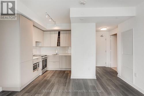 2010 - 3900 Confederation Parkway, Mississauga, ON - Indoor Photo Showing Kitchen