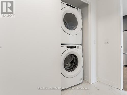 815 - 395 Dundas Street W, Oakville, ON - Indoor Photo Showing Laundry Room