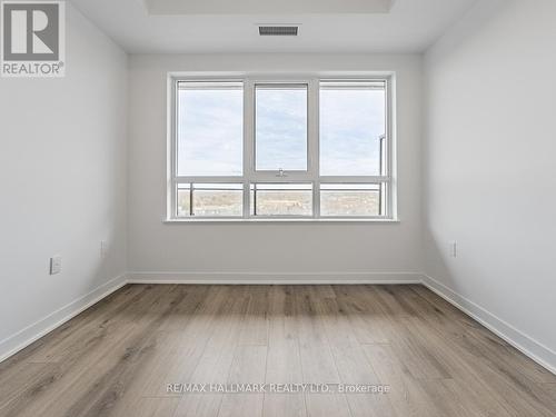 815 - 395 Dundas Street W, Oakville, ON - Indoor Photo Showing Other Room