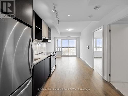 815 - 395 Dundas Street W, Oakville, ON - Indoor Photo Showing Kitchen With Stainless Steel Kitchen