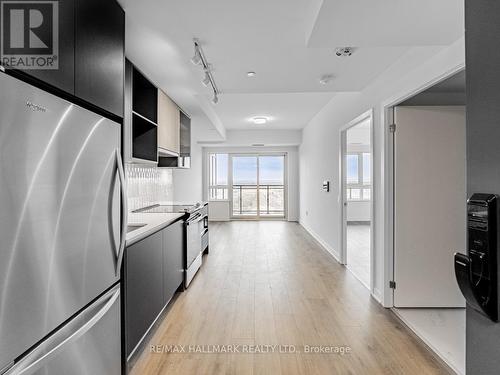 815 - 395 Dundas Street W, Oakville, ON - Indoor Photo Showing Kitchen With Stainless Steel Kitchen