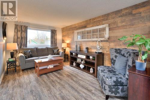 167 Pine Martin Crescent, Kitchener, ON - Indoor Photo Showing Living Room