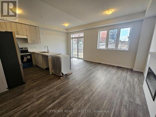 1534 Wheatcroft Drive, Oshawa, ON - Indoor Photo Showing Kitchen