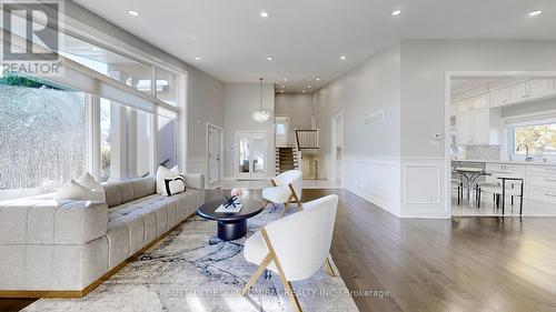 42 Evanston Drive, Toronto, ON - Indoor Photo Showing Living Room