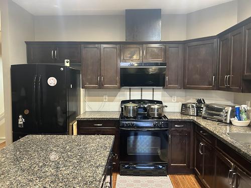 6942 208 Street, Langley, BC - Indoor Photo Showing Kitchen