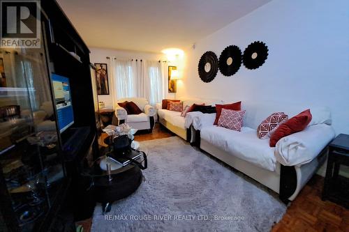 80 Wright Crescent, Ajax, ON - Indoor Photo Showing Living Room