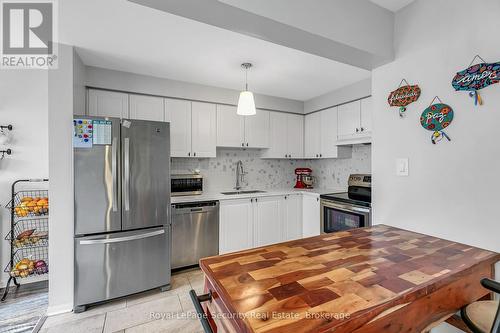 64 Natale Court, Bradford West Gwillimbury, ON - Indoor Photo Showing Kitchen