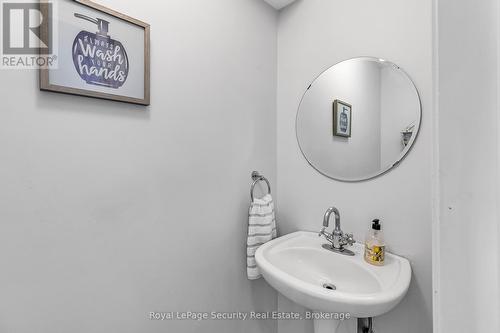 64 Natale Court, Bradford West Gwillimbury, ON - Indoor Photo Showing Bathroom