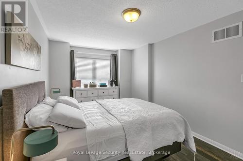 64 Natale Court, Bradford West Gwillimbury, ON - Indoor Photo Showing Bedroom