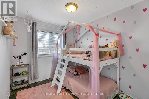 64 Natale Court, Bradford West Gwillimbury, ON - Indoor Photo Showing Bedroom