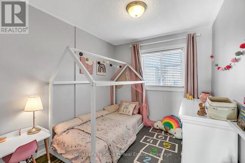 64 Natale Court, Bradford West Gwillimbury, ON - Indoor Photo Showing Bedroom