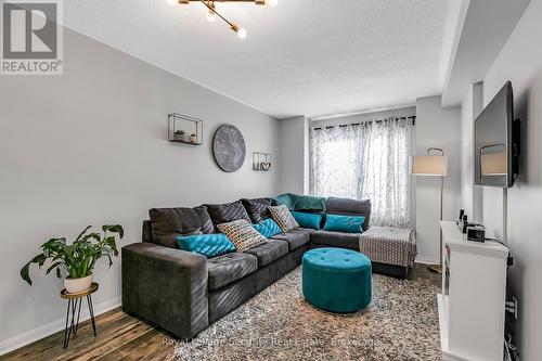 64 Natale Court, Bradford West Gwillimbury, ON - Indoor Photo Showing Living Room