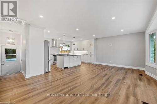 78 Beverly Crescent, Welland, ON - Indoor Photo Showing Kitchen With Upgraded Kitchen