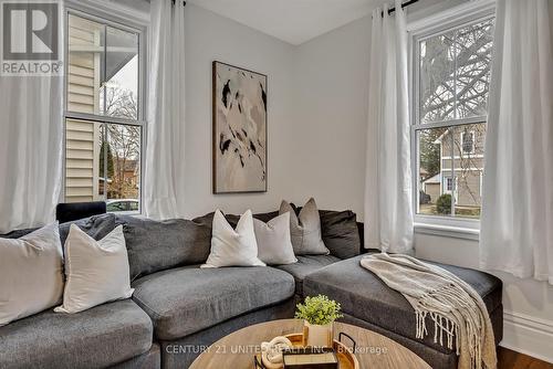 288 Westcott Street, Peterborough (Downtown), ON - Indoor Photo Showing Living Room