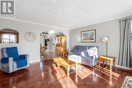 87 Clement Street, North Glengarry, ON - Indoor Photo Showing Living Room