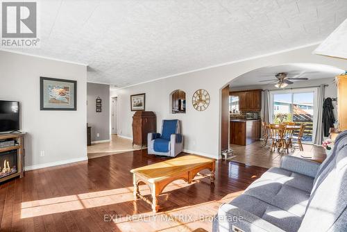 87 Clement Street, North Glengarry, ON - Indoor Photo Showing Living Room