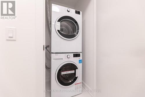 814 - 127 Broadway Avenue S, Toronto, ON - Indoor Photo Showing Laundry Room