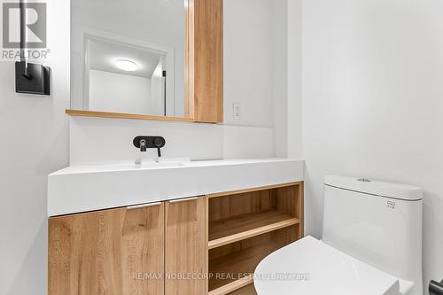 814 - 127 Broadway Avenue S, Toronto, ON - Indoor Photo Showing Bathroom