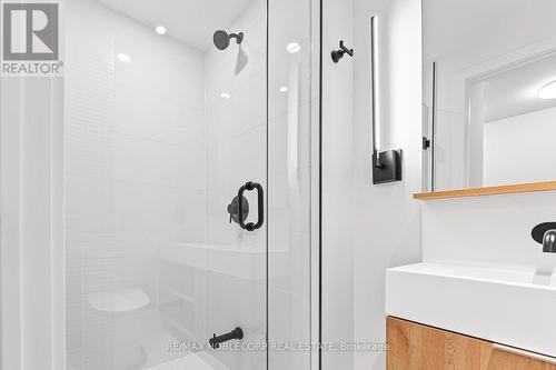 814 - 127 Broadway Avenue S, Toronto, ON - Indoor Photo Showing Bathroom