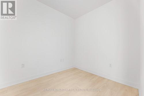 814 - 127 Broadway Avenue S, Toronto, ON - Indoor Photo Showing Other Room