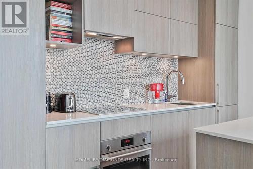 # 3302 - 1 Yorkville Avenue, Toronto, ON - Indoor Photo Showing Kitchen