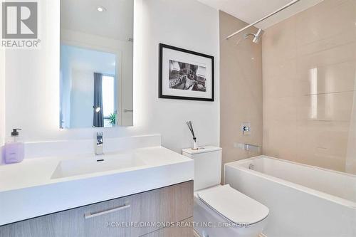 # 3302 - 1 Yorkville Avenue, Toronto, ON - Indoor Photo Showing Bathroom