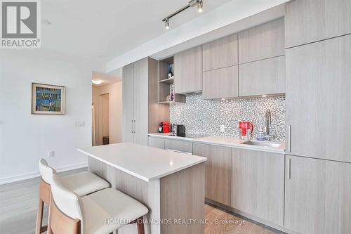 # 3302 - 1 Yorkville Avenue, Toronto, ON - Indoor Photo Showing Kitchen