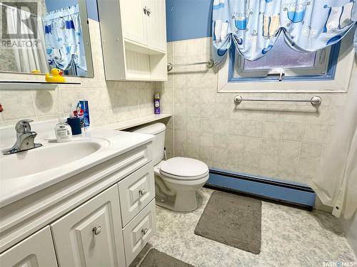 1341 105Th Street, North Battleford, SK - Indoor Photo Showing Bathroom