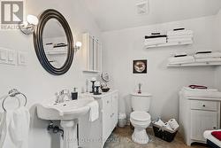 Owners Apartment bathroom - 