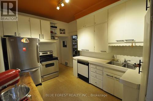 30 Yale Street, London, ON - Indoor Photo Showing Kitchen With Double Sink