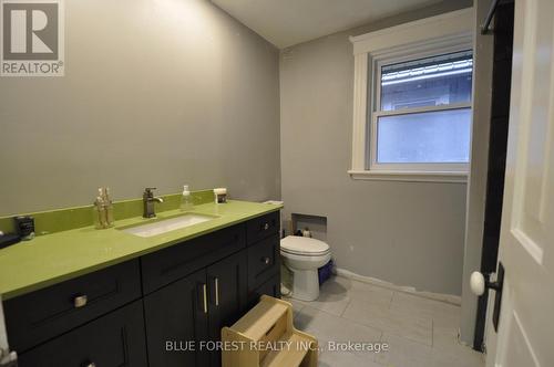 30 Yale Street, London, ON - Indoor Photo Showing Bathroom