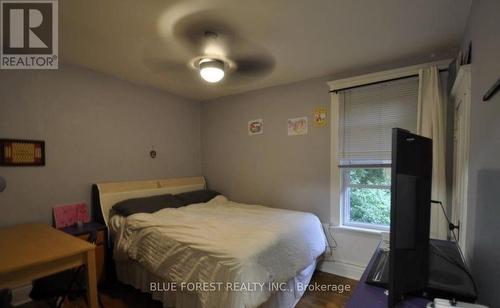 30 Yale Street, London, ON - Indoor Photo Showing Bedroom