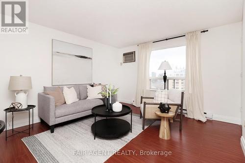 1005 - 64 Benton Street E, Kitchener, ON - Indoor Photo Showing Living Room