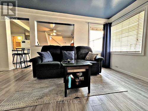 158 Kent Avenue, Timmins (Ts - Sw), ON - Indoor Photo Showing Living Room