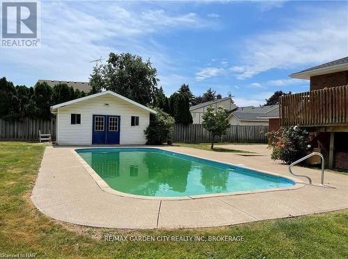 4 Merritt Circle, Niagara-On-The-Lake (101 - Town), ON - Outdoor With In Ground Pool With Backyard