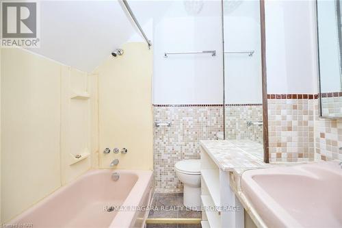 4889 Mcrae Street, Niagara Falls (211 - Cherrywood), ON - Indoor Photo Showing Bathroom