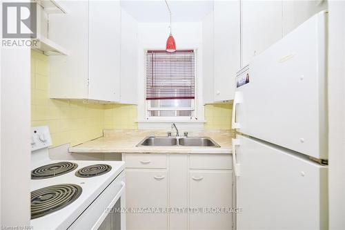 4889 Mcrae Street, Niagara Falls (211 - Cherrywood), ON - Indoor Photo Showing Kitchen With Double Sink