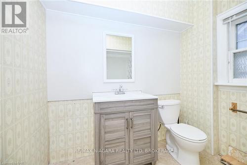 4889 Mcrae Street, Niagara Falls (211 - Cherrywood), ON - Indoor Photo Showing Bathroom