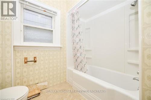 4889 Mcrae Street, Niagara Falls (211 - Cherrywood), ON - Indoor Photo Showing Bathroom