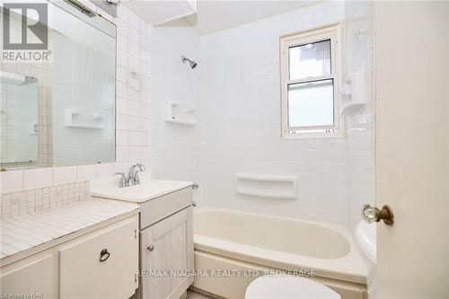 4889 Mcrae Street, Niagara Falls (211 - Cherrywood), ON - Indoor Photo Showing Bathroom