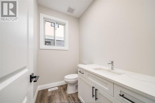 93 Eagle, Leamington, ON - Indoor Photo Showing Bathroom