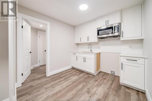 93 Eagle, Leamington, ON - Indoor Photo Showing Kitchen