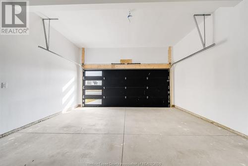 93 Eagle, Leamington, ON - Indoor Photo Showing Garage