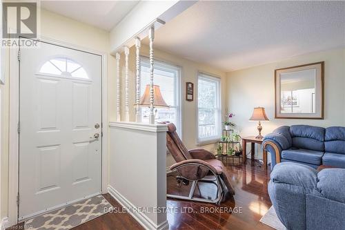 105 Rockwood Avenue, St. Catharines, ON - Indoor Photo Showing Living Room