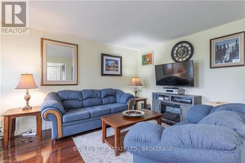 105 Rockwood Avenue, St. Catharines, ON - Indoor Photo Showing Living Room