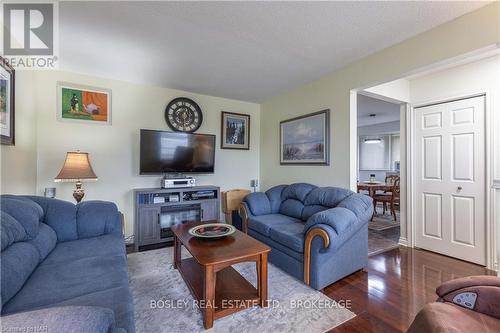 105 Rockwood Avenue, St. Catharines, ON - Indoor Photo Showing Living Room