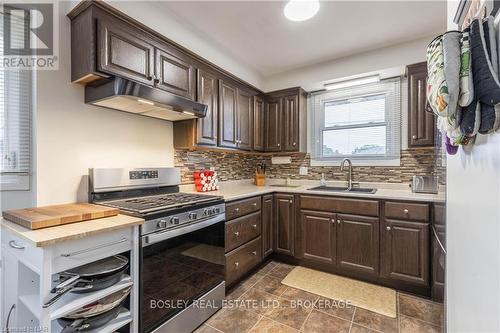 105 Rockwood Avenue, St. Catharines, ON - Indoor Photo Showing Kitchen